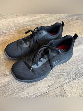 Sketchers work women’s size 8.5 wide fit black slip resistant memory foam shoes